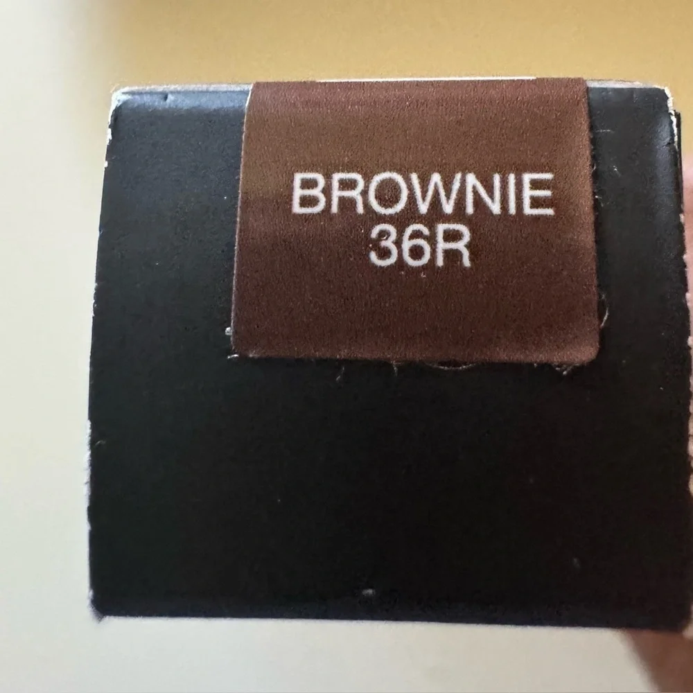 HUDA BEAUTY Rich Brown Concealer Smooth Creamy Finish